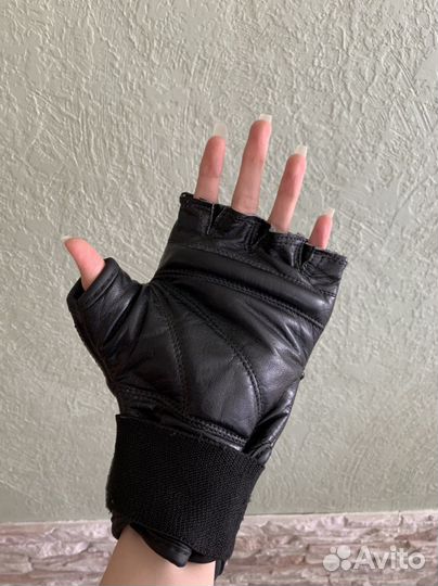 Боксерские перчатки