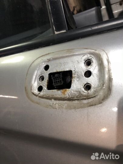 Дверь передняя правая Хендай Траджет