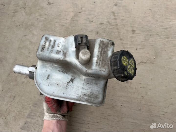 Главный тормозной цилиндр Ford Transit 2.4