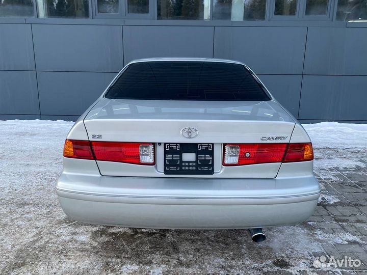 Toyota Camry 2.2 AT, 1999, 350 000 км