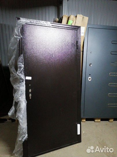 Железная дверь