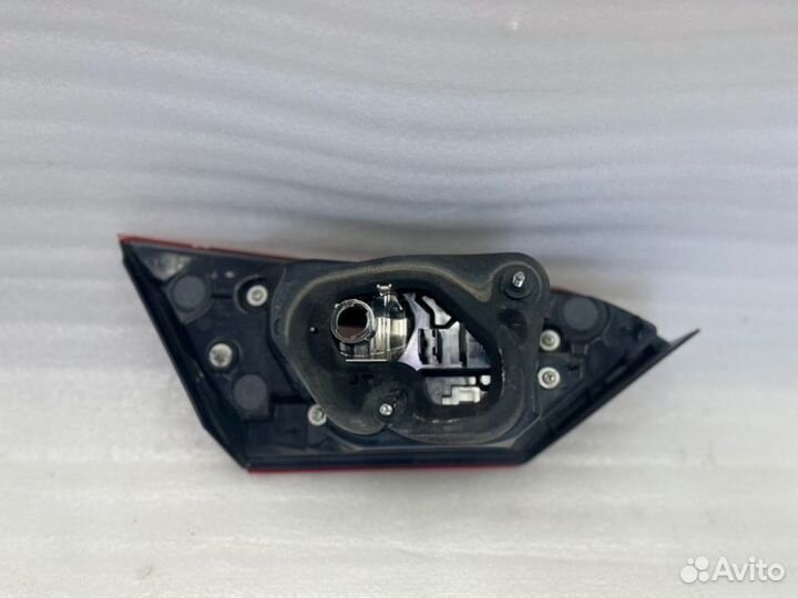 Фонарь внутренний задний правый Toyota Camry