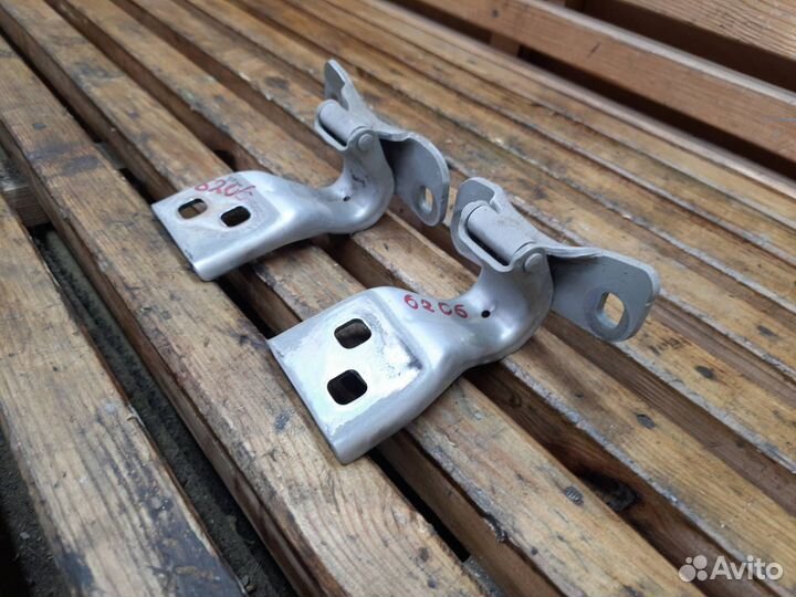 Петля крышки багажника Opel Astra J 2012 13275575