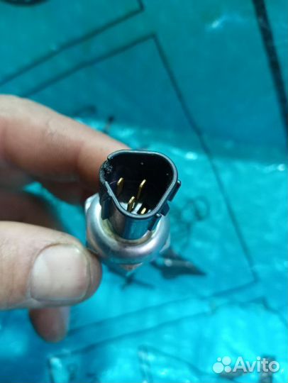 Датчик давления масла гур Toyota Land Cruiser 200