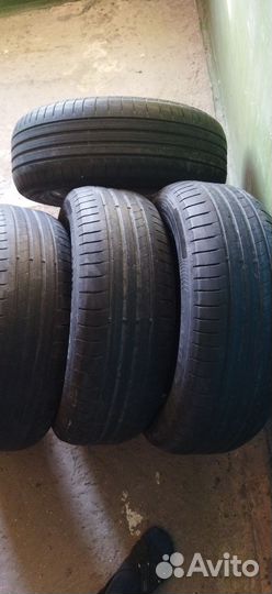 Goodyear EfficientGrip Performance 215/65 R16