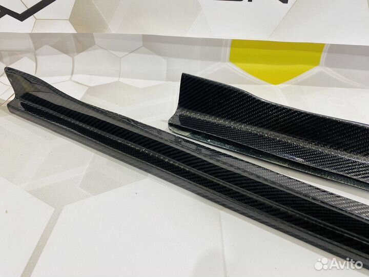 Лезвия на пороги BMW F10 карбон 3D дизайн