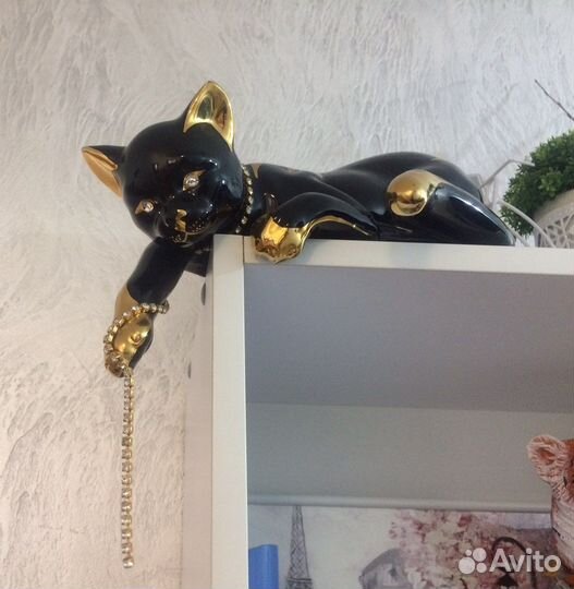 Статуэтка-кошка