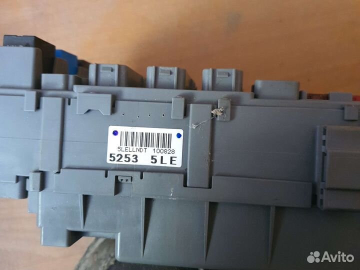 Хонда Цивик 8 4D салонный блок предохранителей