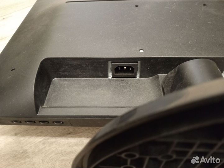 Продам монитор б/у,не рабочий,на запчасти