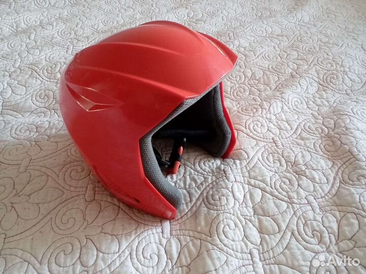 Горнолыжный шлем