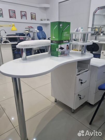 Маникюрный стол