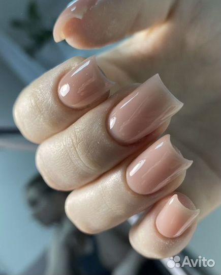 Модель на маникюр