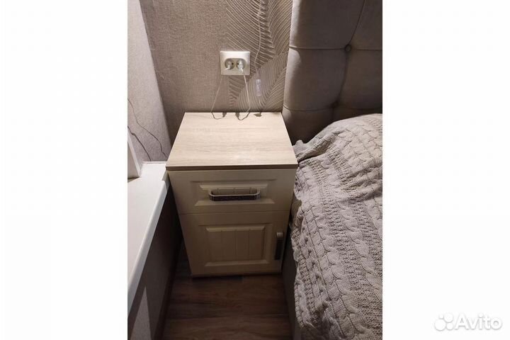 Тумба прикроватная