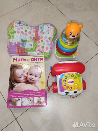 Развивающие игрушки, подушка, книга