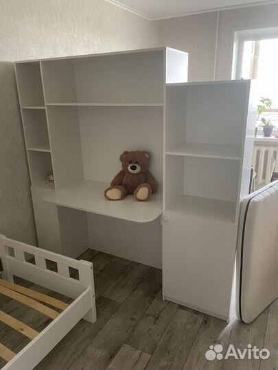 Компьютерный стол белый