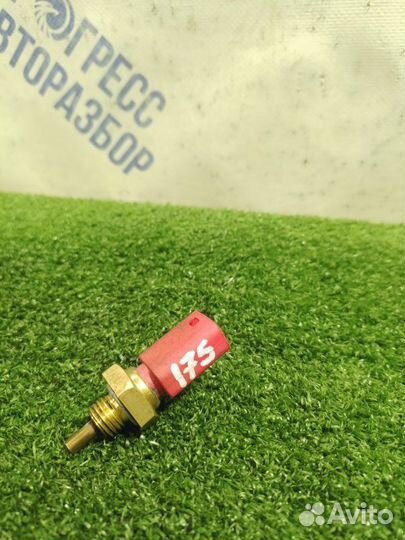 Датчик температуры охлаждающей жидкости Renault