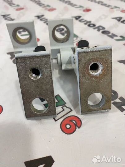 Петли двери задние правые Skoda Rapid 1 cwvb 1.6