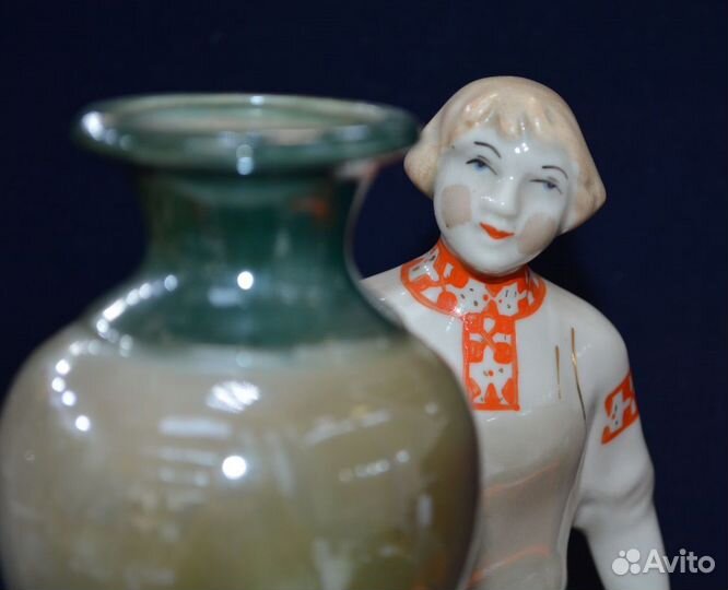 Фарфоровая статуэтка- данила мастер. сысерть