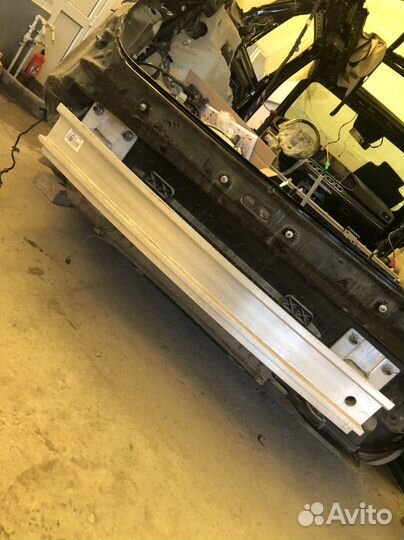 Усилитель бампера на Mersedes Benz 167