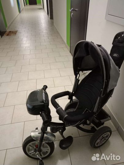 Детский трехколесный велосипед с ручкой