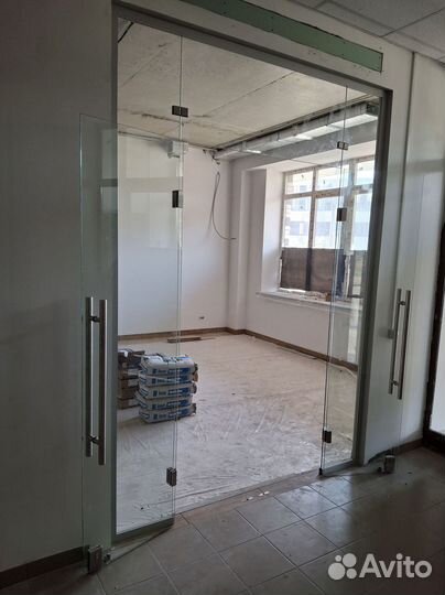 Стеклянные уличные двери