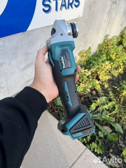 Аккумуляторная болгарка Makita