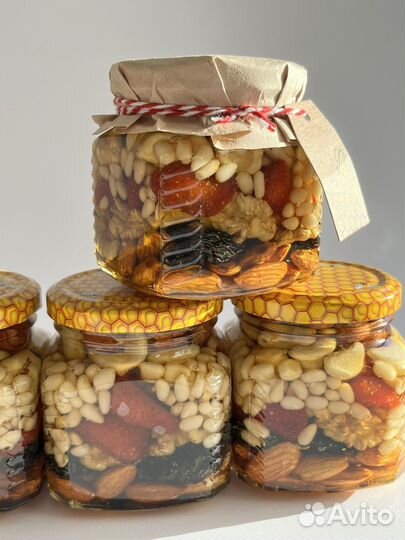 Мед с орехами набор на 8 марта