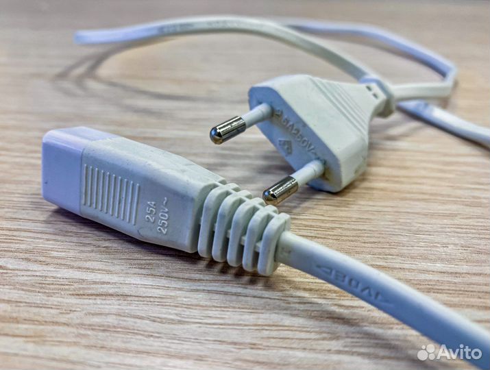 Провод с вилкой для лампы дневного света