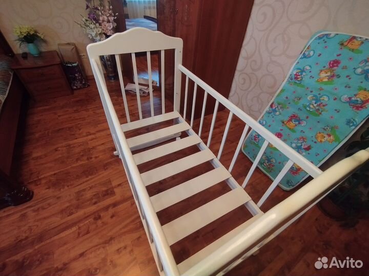 Детская кроватка