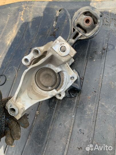 Подушка двигателя передний правый honda CR-V