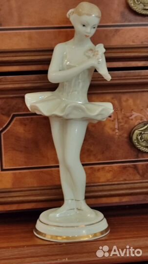 Фарфоровая статуэтка. 