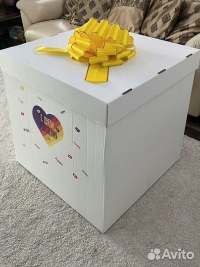 Коробка сюрприз с воздушными шарами