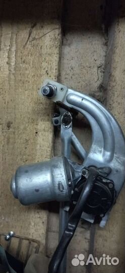 Трапеция дворников с мотором