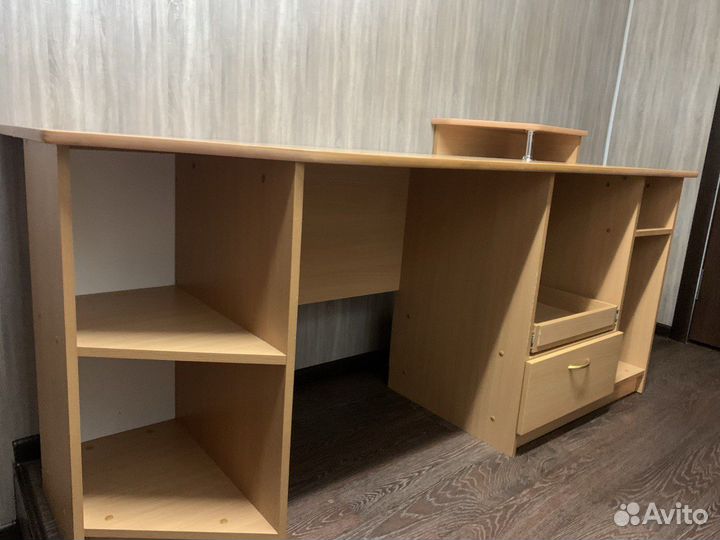 Стол комнатный, компьютерный