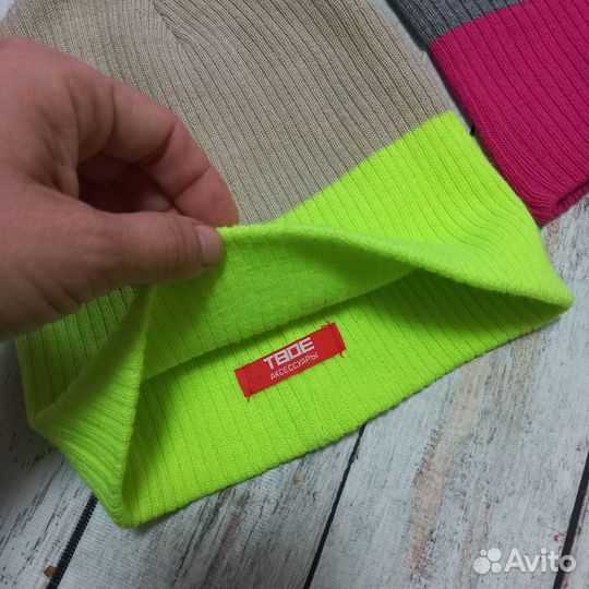 Шапки для подростка Твое и Hola