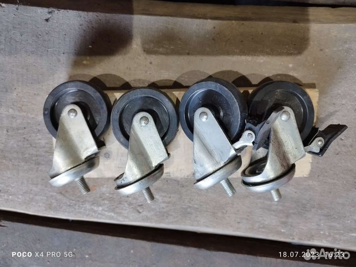 Кресло на колесиках