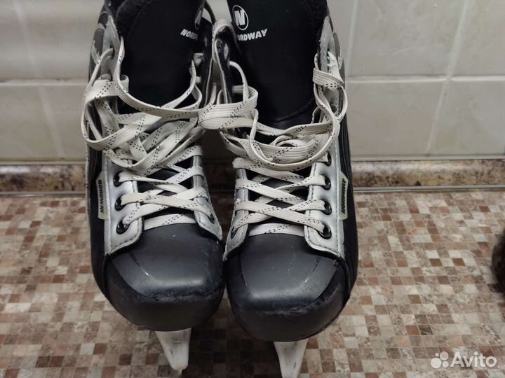 Коньки хоккейные