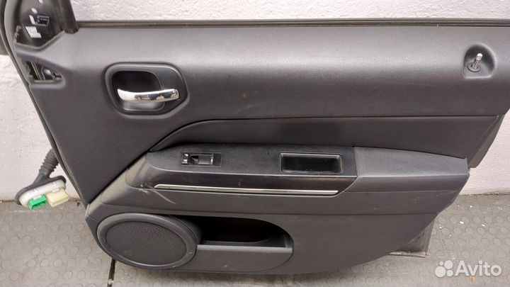 Дверь правая передняя Jeep Patriot 2010, 2011