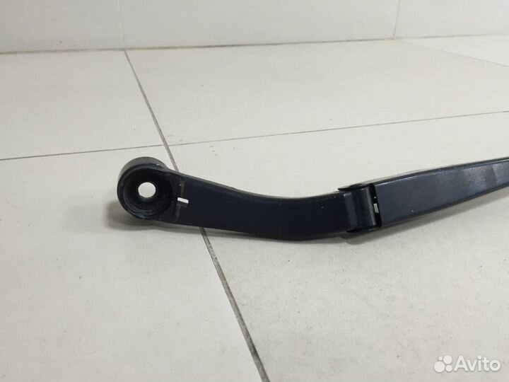 Поводок стеклоочистителя передний левый Mitsubishi