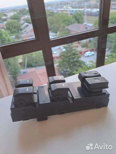 Блок управления стеклоподьемниками Киа Спортейдж 3