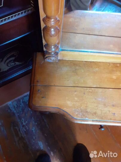 Зеркало антикварное с косметическим столиком