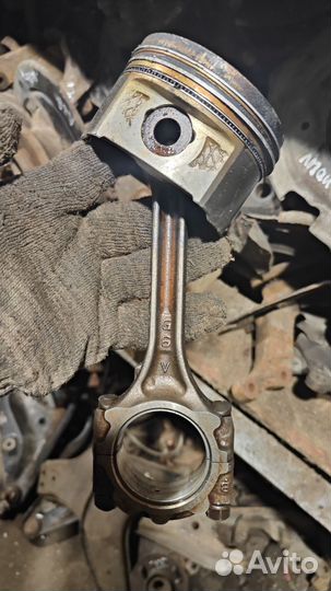 Шатун с поршнем Lancer 9 2.0 4G63