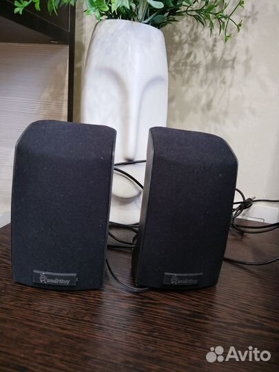 Музыкальные колонки и микрофон