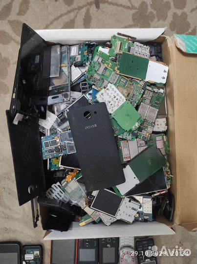 Телефоны и запчасти