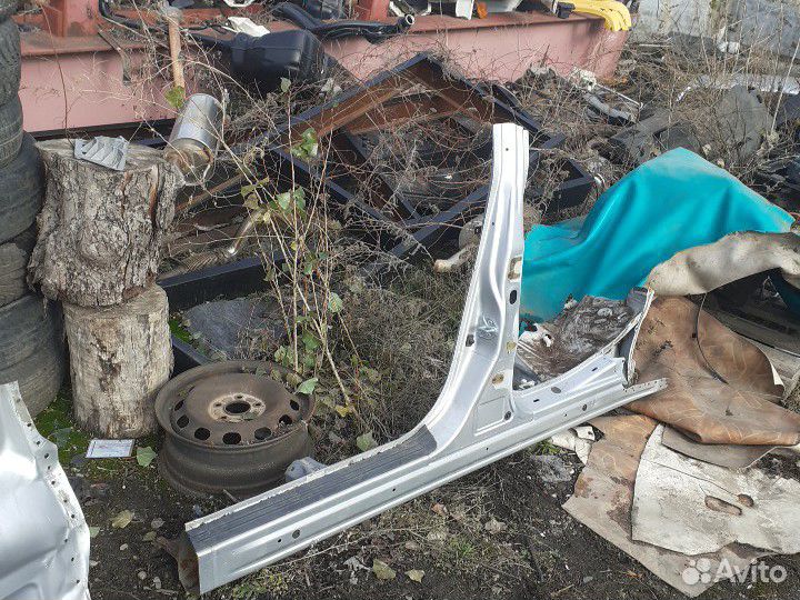 Парог со стойкой левый Subaru Legacy BL5