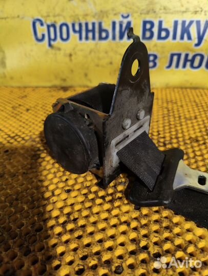 Ремень безопасности Nissan Primera