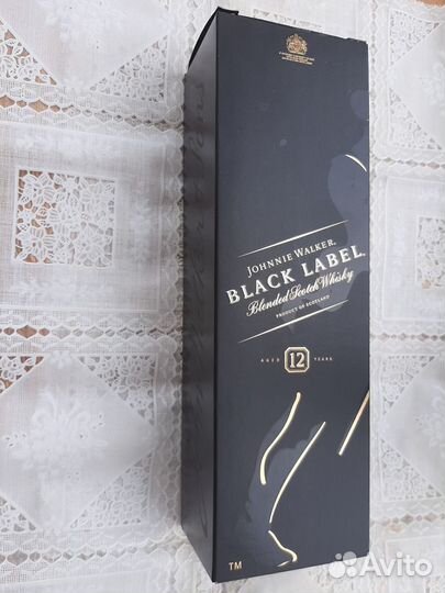 Бутылка black label 0,7 и упаковочная коробка