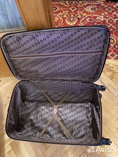 Чемодан 40х30х70см на колесах с выдвижной ручкой