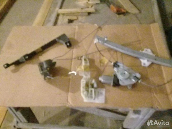 Замок двери задний правый Kia Rio 3