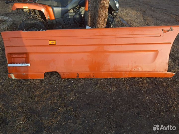 Спойлер боковой левый